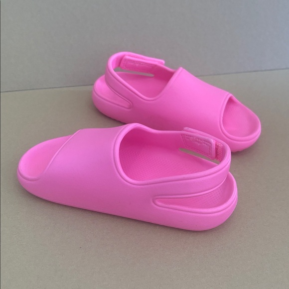 Cat & Jack NEON Pink slides with velcro strap! NWOT - Picture 3 of 4